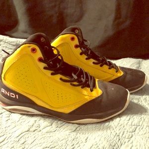 Men’s Black/Yellow shoes size 10